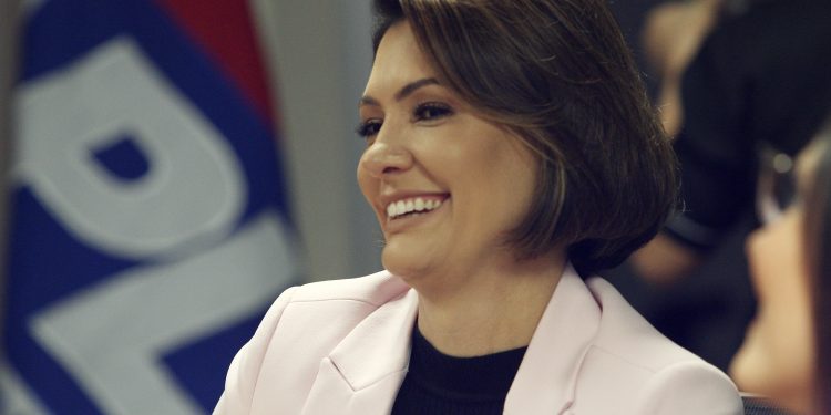 Michelle Bolsonaro virá a Manaus no início deste ano para receber título, afirma jornalista
