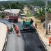 Comunidade indígena em Manaus recebe asfaltamento em principal via