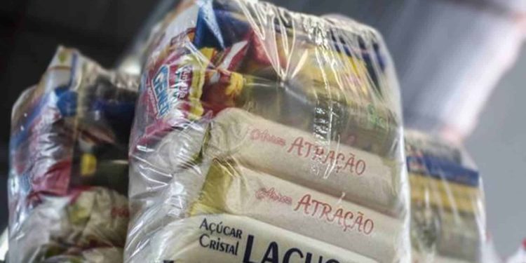 Casal tenta dar calote em supermercado com conta de mais de R$ 500 e vai preso