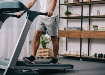 Adolescente morre após caminhar em esteira de academia