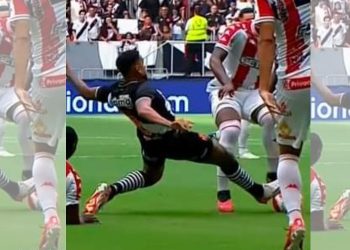Jair do Vasco é expulso com menos de cinco minutos de jogo