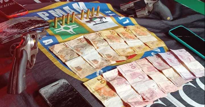Dono de distribuidora e clientes são feitos refém no Coroado e dupla é presa pela PM