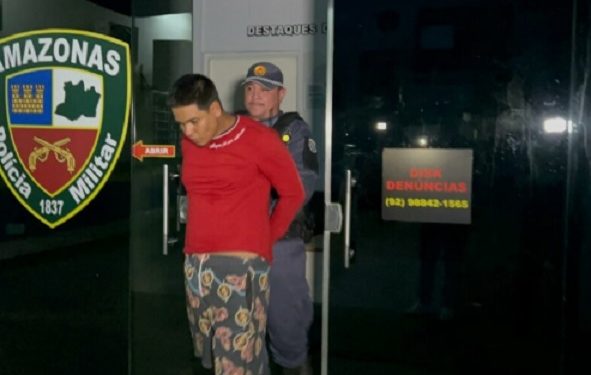 Homem atira contra viatura da polícia e acaba preso em Manaus
