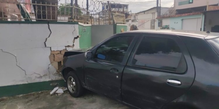 Betânia vê cena de vídeo game após homem assaltar em carro e morrer após bater o veículo