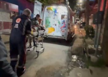 Jovem leva tiros na perna após trocar tiros com PMs