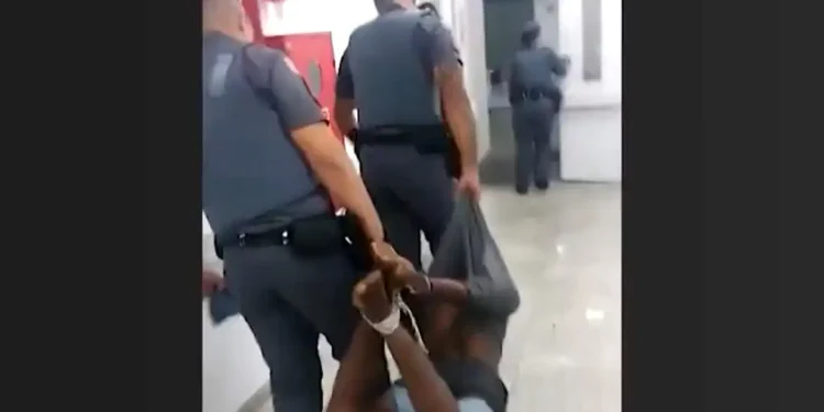 Homem amarrado com cordas por policiais pede indenização de R$ 1 milhão por t0rtur@