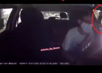 Vídeo: Motorista de app atento percebe que vai ser assaltado e joga carro em cima dos assaltantes