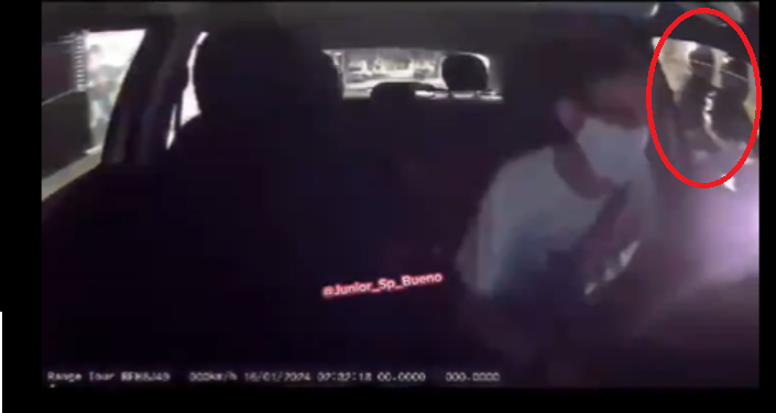 Vídeo: Motorista de app atento percebe que vai ser assaltado e joga carro em cima dos assaltantes