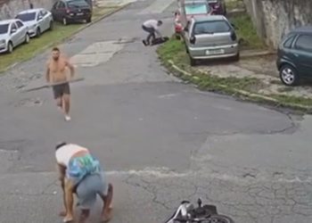 Vídeo: bandidos são surpreendidos por vítimas, apanham e acabam presos em assalto