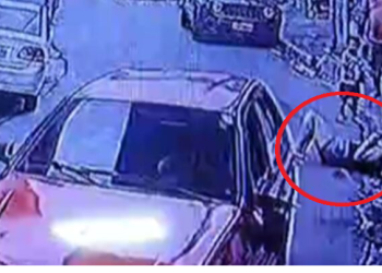 Vídeo: Carro atropela mulher que caminhava com menininho em rua na Zona Sul de Manaus