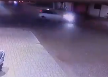 Vídeo: Carro sai arrastando motociclista em acidente assustador no interior do AM