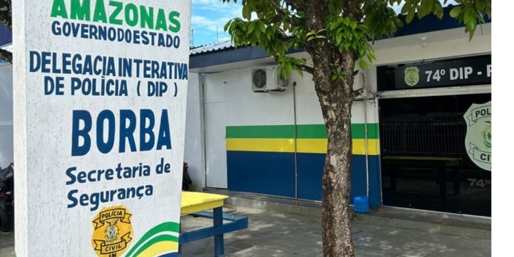 Bêbado, homem arranca roupa da esposa e tenta matá-la a socos em Borba