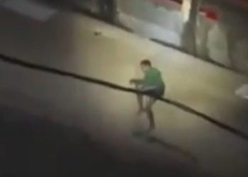 Vídeo: bandidos jogam homem da ponte, mas ele se pendura em cabo e sobrevive