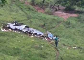 ASSISTA: Aeronave se desintegra no ar durante vôo no interior