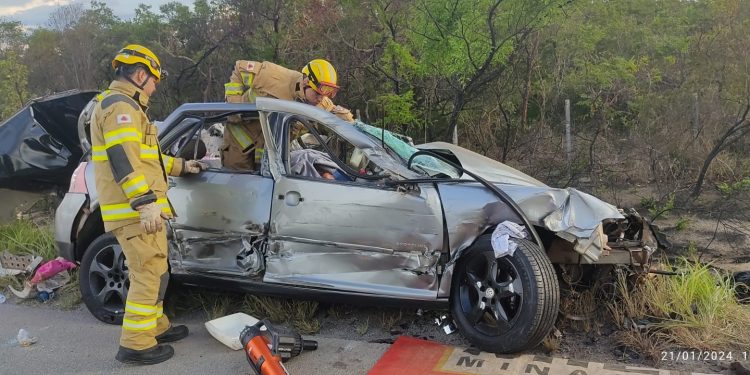 Vídeo forte: Bebê de 1 ano e os pais morrem em acidente de carro e irmã de 7 anos sobrevive