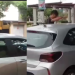 ‘Falta de respeito do c@r@lho’: Homens são pegos ‘coisando’ dentro de carro no Centro de Manaus; veja