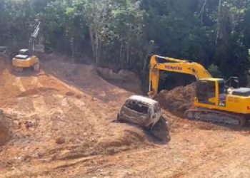 Mistério: Na madrugada, homens abandonam carro na Zona Leste e colocam fogo