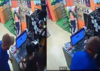 Vídeo: Homem com faca rouba R$ 5 mil de loja em Manaus e tranca funcionárias no banheiro