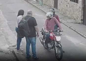 Vídeo: moradores do Japiim são assaltados no meio da rua