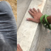Vídeo forte: Traficante gravou suposto ladrão tendo os dedos ‘torados’ no bairro Compensa