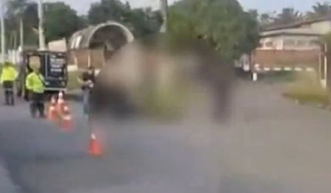 Bicicleta fica toda retorcida após ciclista ser morto por atropelamento em Manaus