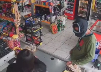 Vídeo: Ladrão ‘cuequinha’ viraliza ao cometer roubo com peça do vestuário na cabeça