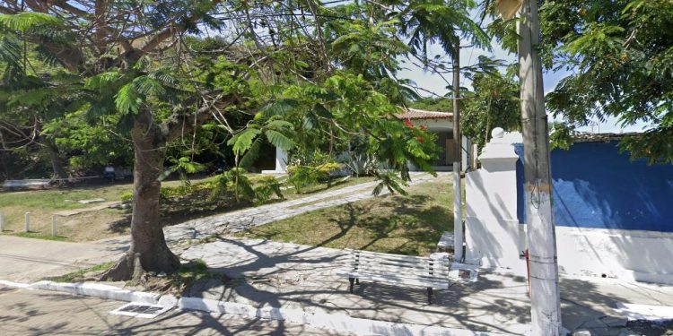 Casal de bebês gêmeos morre afogado na piscina de casa