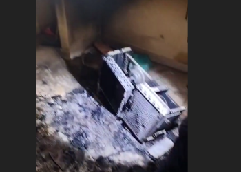 Vídeo: Traficantes incendeiam casa e cadela de morador que os denunciou em Manaus