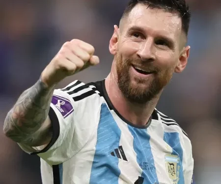 Papa taça, Lionel Messi, conquista oitavo prêmio da FIFA na carreira