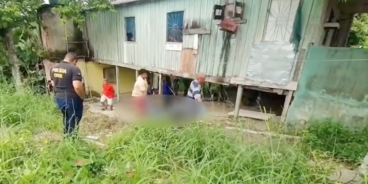 Cena forte: Mulher é morta a facadas dentro de casa na Zona Norte de Manaus