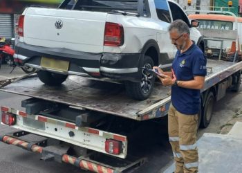 Motorista bêbado tenta fugir da polícia em Manaus mas é preso após perseguição