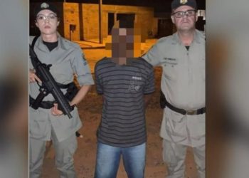 Homem é preso por morder testículos do enteado de 5 anos: ‘te odeio, menino nojento’