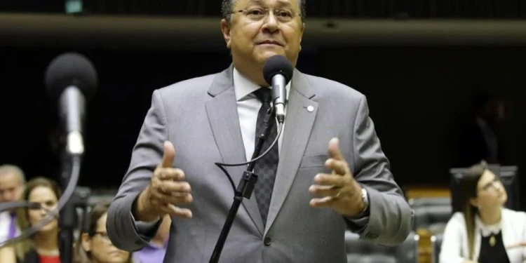 Deputado cristão Silas Câmara tem mandato cassado por 4 votos a 2 pelo TRE-AM