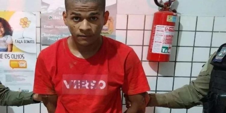 Filho é preso por matar a mãe cinco anos após matar o pai