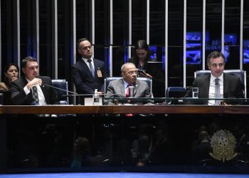 PL de Flávio Bolsonaro que proíbe a ‘saidinha de presídios’ é aprovado por ampla maioria no Senado