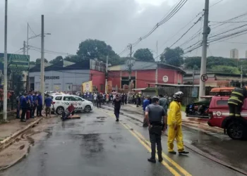 Avião com quase dez pessoas cai na grande São Paulo