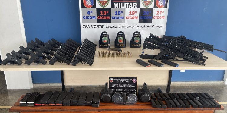 Maior apreensão de armas é registrada no AM após PMs resgatarem mulher de cárcere privado
