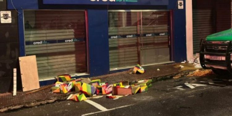 Querendo ficar no estilo, ladrões roubam loja de sapatos no centro mas fogem sem nada