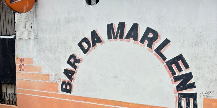 Corpo com marcar de tortura é encontrado próximo a bar no Cidade Nova