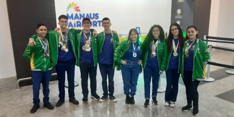Alunos do Colégio Militar da PMAM embarcam para representar o Brasil na Olimpíada de Matemática