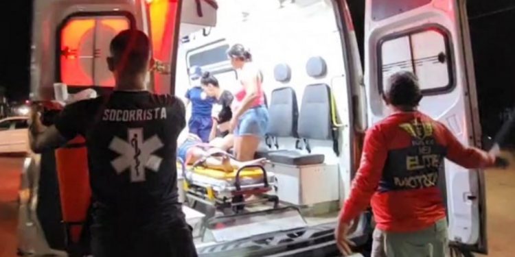 Choque frontal entre motos deixa condutora, grávida e homem feridos em Itacoatiara