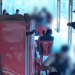 Vídeo: Dentro do bar, homem se levanta da mesa e mata vítima ‘do nada’