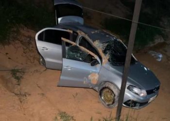 Perseguição policial termina com capotamento de carro em cena de cinema em Manaus