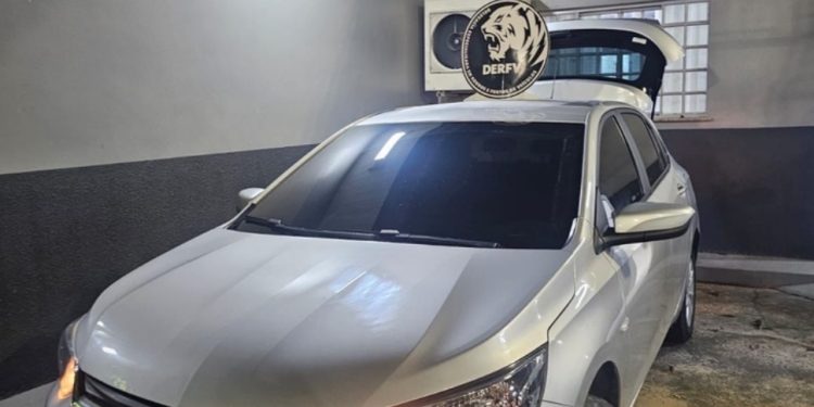 Motorista é presa em Manaus andando com carro clonado para não pagar IPVA