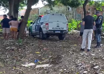 Moradores encontram jovem de 18 anos morto após quinteto o abandonar na Compensa