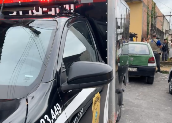 Mulher pensa que tiros são fogos de artifício e depois encontra homem morto em Manaus