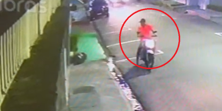 Vídeo mostra mulher sendo assaltada na porta do trabalho em Manaus; veja