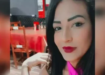 Mulher é encontrada morta com hematomas e mordidas em um dos s3ios