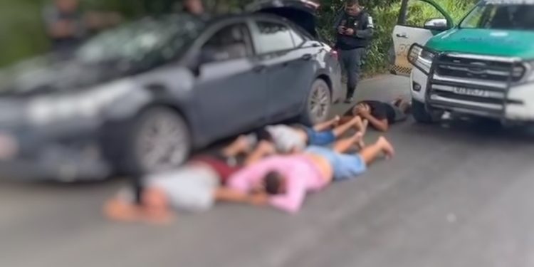 Bando que roubou R$ 4 mil de posto e já estava fugindo para outro crime é preso em Itacoatiara