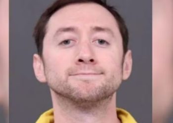 Vídeo: após decapit@r o pai, filho exibe a cabeça na rede social